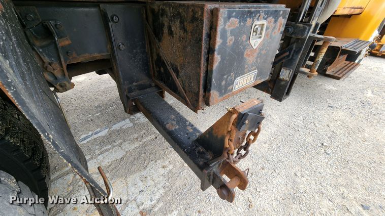 image for item JL9966 2002 International 4900  dump truck