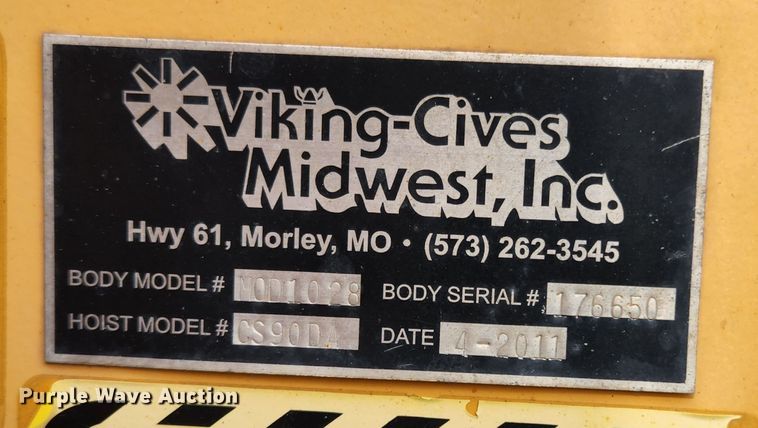 image for item JL9966 2002 International 4900  dump truck