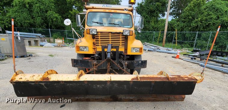 image for item JL9966 2002 International 4900  dump truck