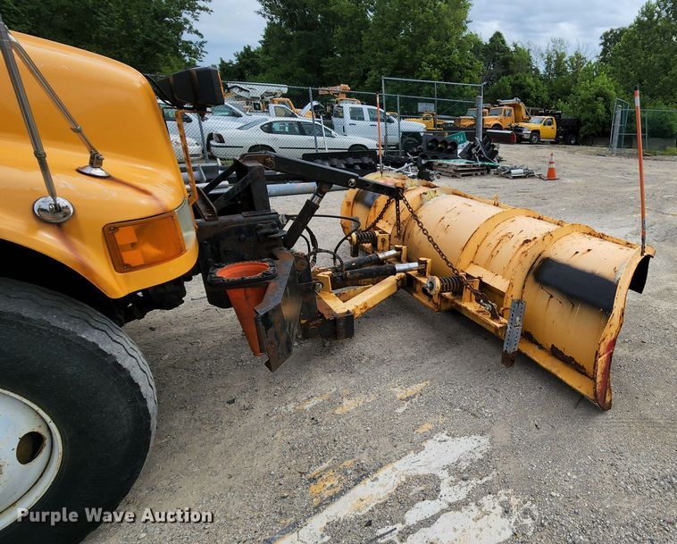 image for item JL9966 2002 International 4900  dump truck