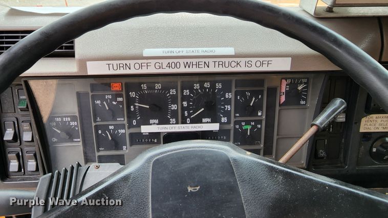 image for item JL9966 2002 International 4900  dump truck