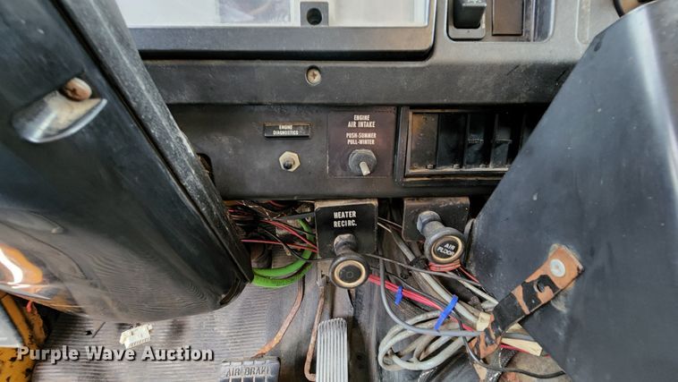 image for item JL9966 2002 International 4900  dump truck