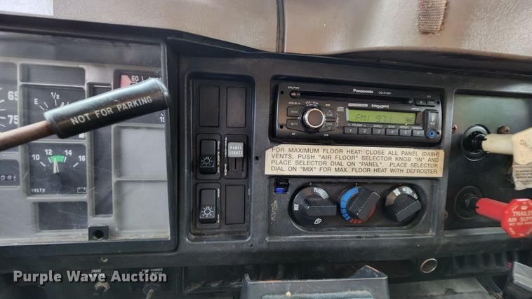 image for item JL9966 2002 International 4900  dump truck