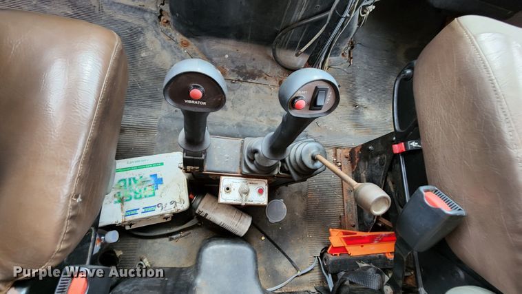 image for item JL9966 2002 International 4900  dump truck