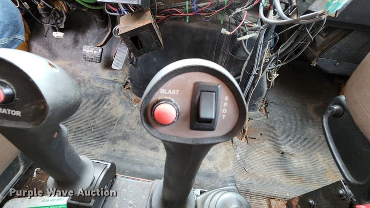 image for item JL9966 2002 International 4900  dump truck