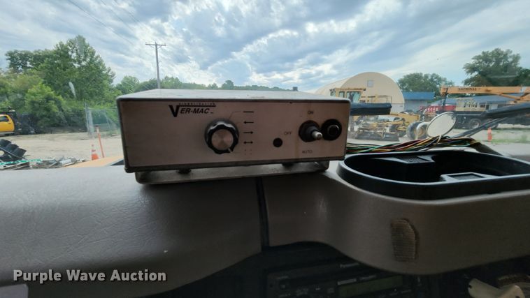 image for item JL9966 2002 International 4900  dump truck