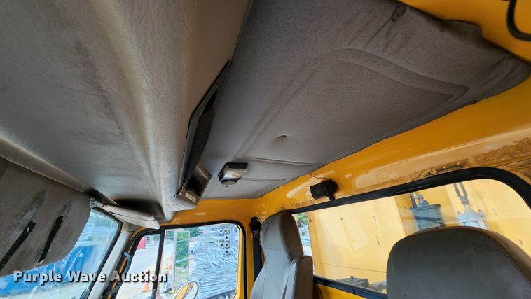 image for item JL9966 2002 International 4900  dump truck