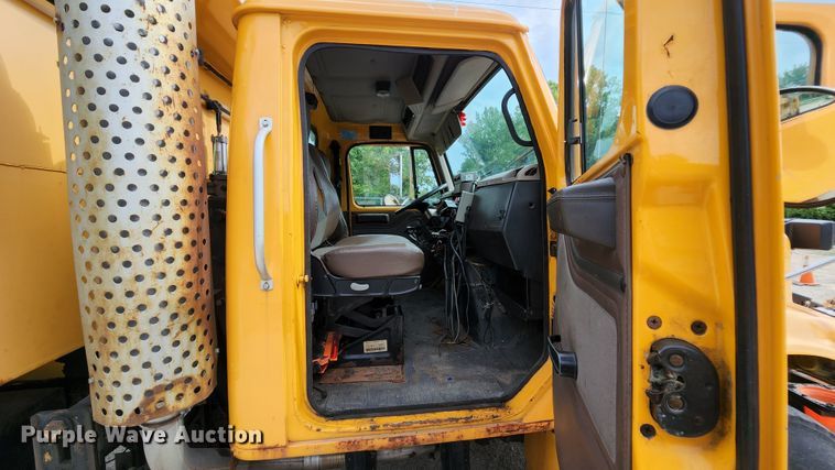 image for item JL9966 2002 International 4900  dump truck