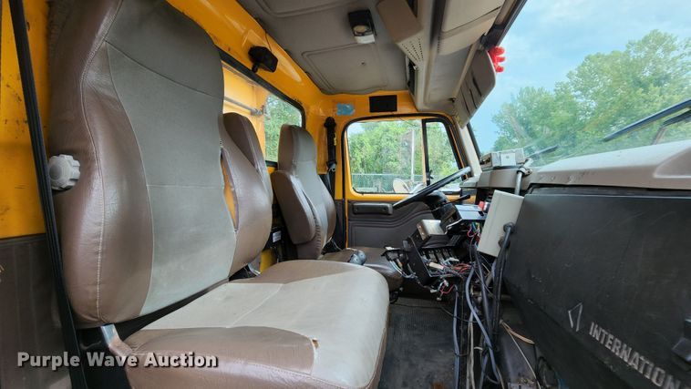 image for item JL9966 2002 International 4900  dump truck