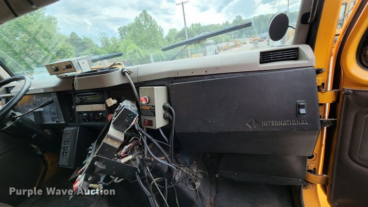 image for item JL9966 2002 International 4900  dump truck