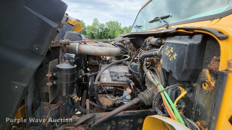 image for item JL9966 2002 International 4900  dump truck