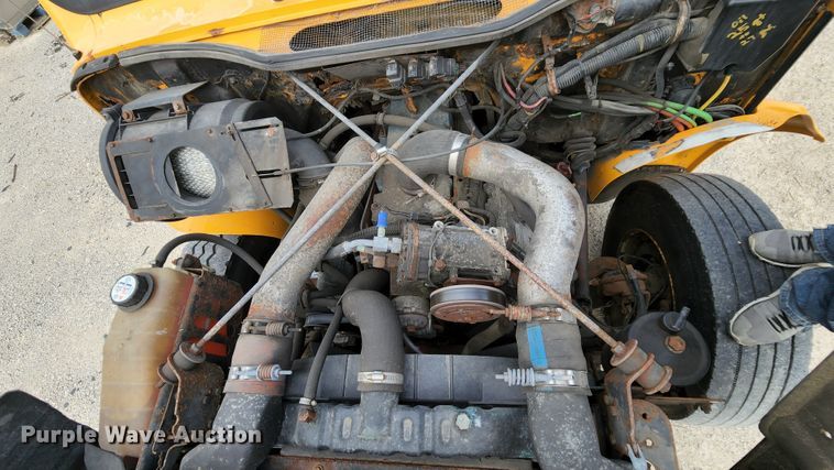 image for item JL9966 2002 International 4900  dump truck