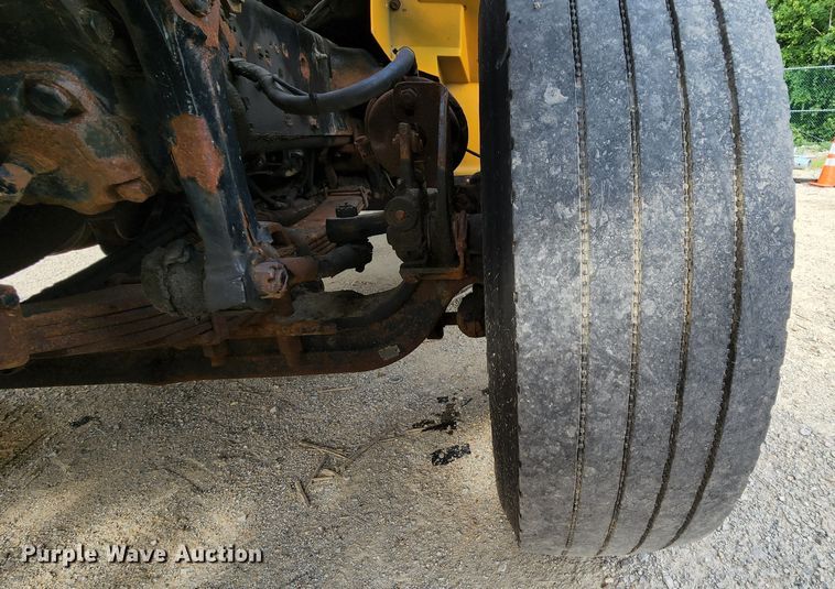 image for item JL9966 2002 International 4900  dump truck