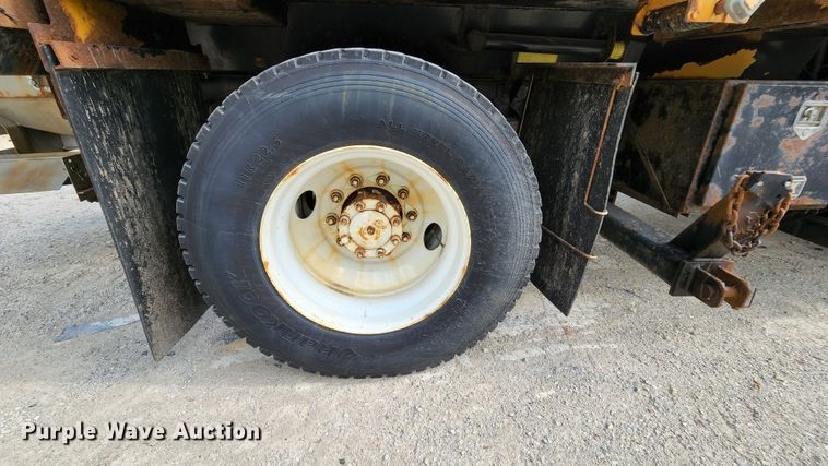 image for item JL9966 2002 International 4900  dump truck