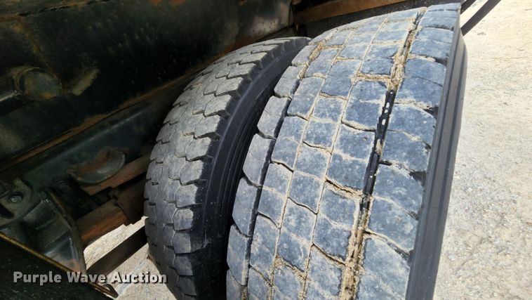 image for item JL9966 2002 International 4900  dump truck