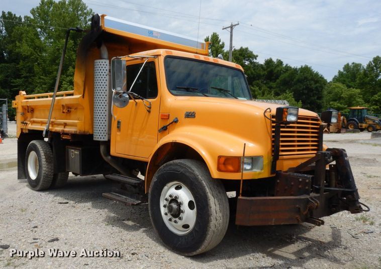 image for item JL9968 2002 International 4900  dump truck