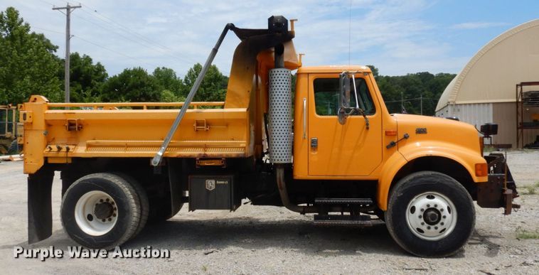 image for item JL9968 2002 International 4900  dump truck