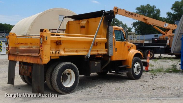 image for item JL9968 2002 International 4900  dump truck