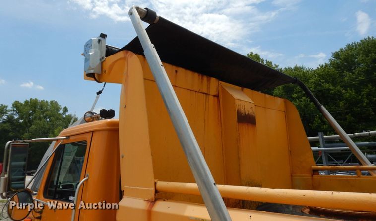 image for item JL9968 2002 International 4900  dump truck