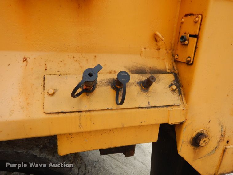 image for item JL9968 2002 International 4900  dump truck