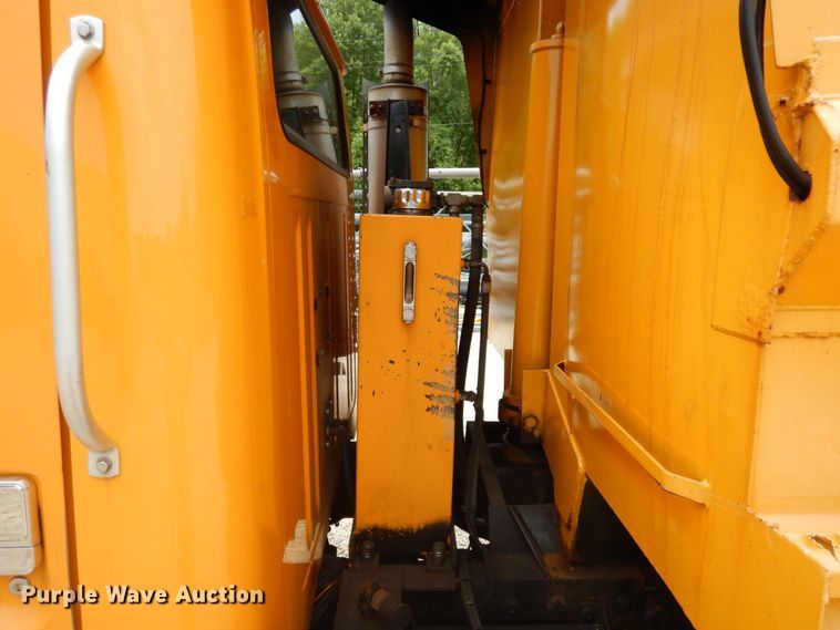 image for item JL9968 2002 International 4900  dump truck