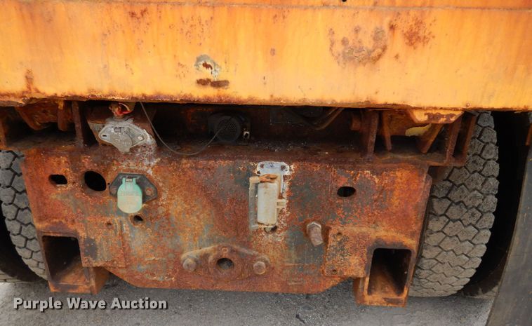 image for item JL9968 2002 International 4900  dump truck