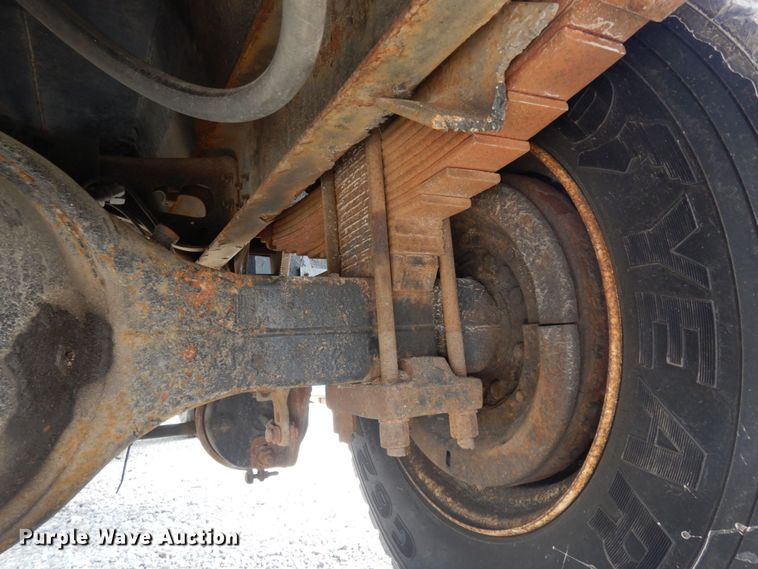 image for item JL9968 2002 International 4900  dump truck