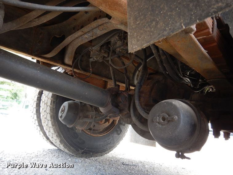 image for item JL9968 2002 International 4900  dump truck