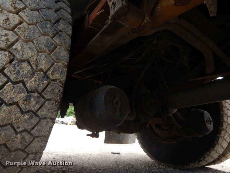 image for item JL9968 2002 International 4900  dump truck