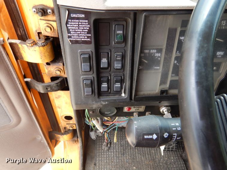 image for item JL9968 2002 International 4900  dump truck