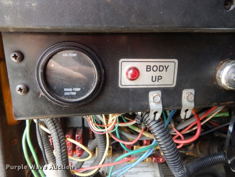 image for item JL9968 2002 International 4900  dump truck