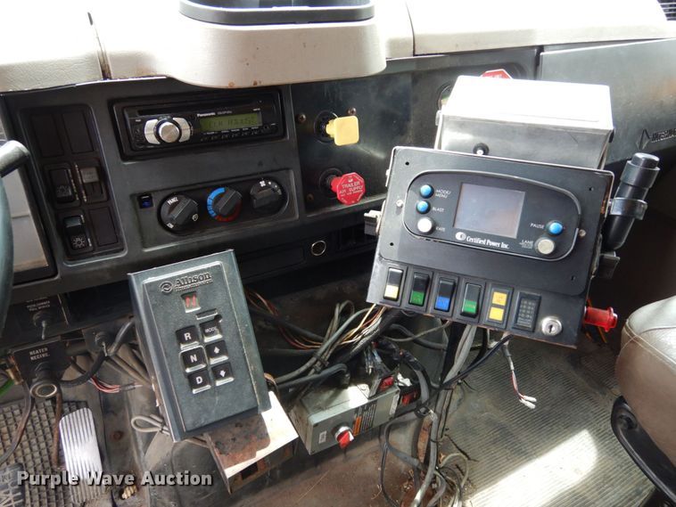 image for item JL9968 2002 International 4900  dump truck