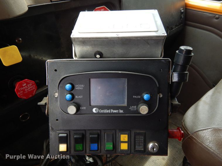 image for item JL9968 2002 International 4900  dump truck