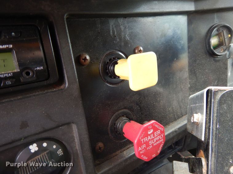 image for item JL9968 2002 International 4900  dump truck