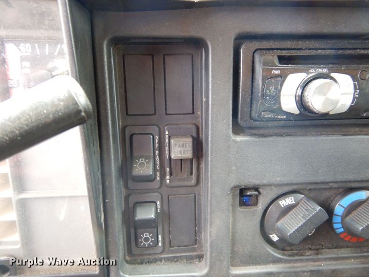 image for item JL9968 2002 International 4900  dump truck