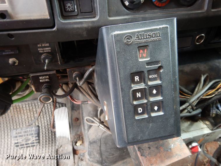 image for item JL9968 2002 International 4900  dump truck