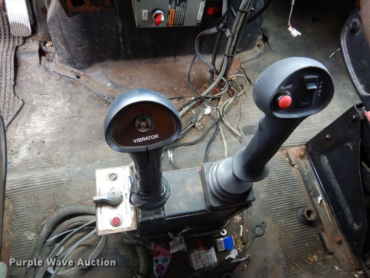 image for item JL9968 2002 International 4900  dump truck