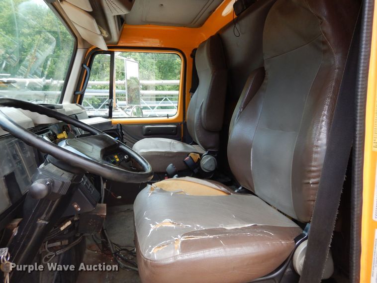 image for item JL9968 2002 International 4900  dump truck