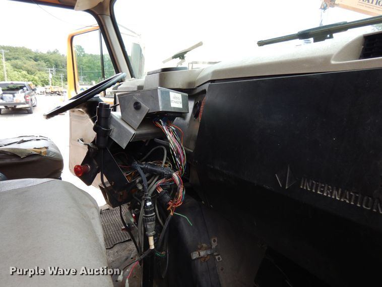 image for item JL9968 2002 International 4900  dump truck