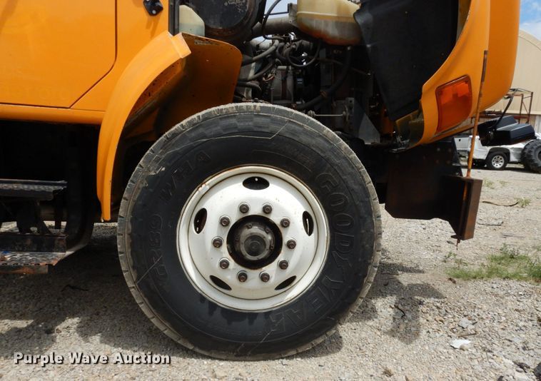 image for item JL9968 2002 International 4900  dump truck