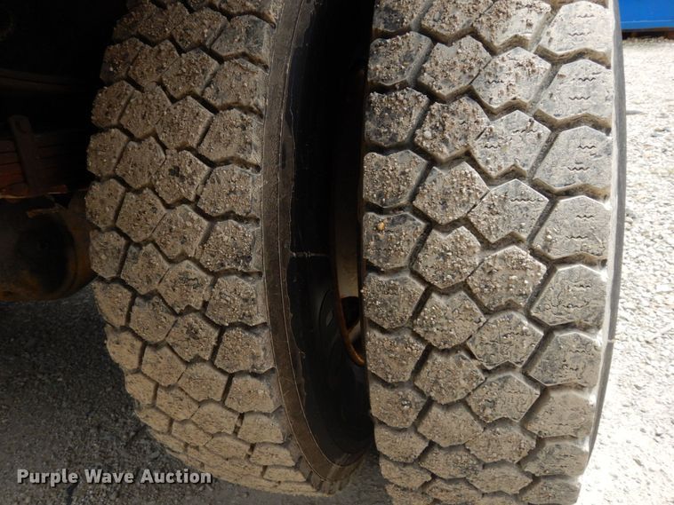 image for item JL9968 2002 International 4900  dump truck