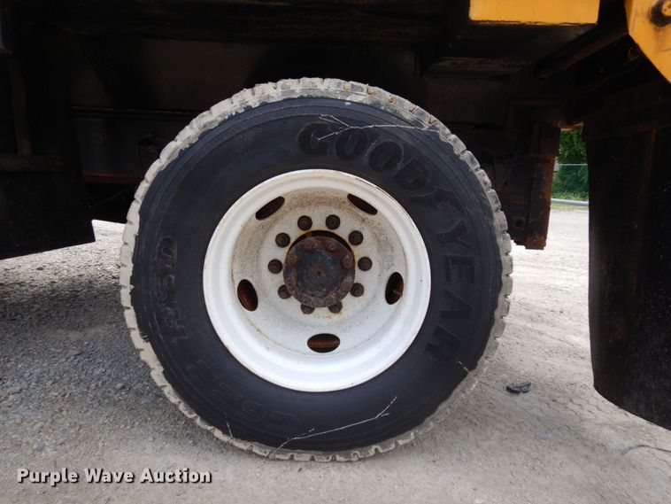 image for item JL9968 2002 International 4900  dump truck