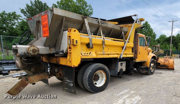 image for item JL9975 2002 International 4900  dump truck