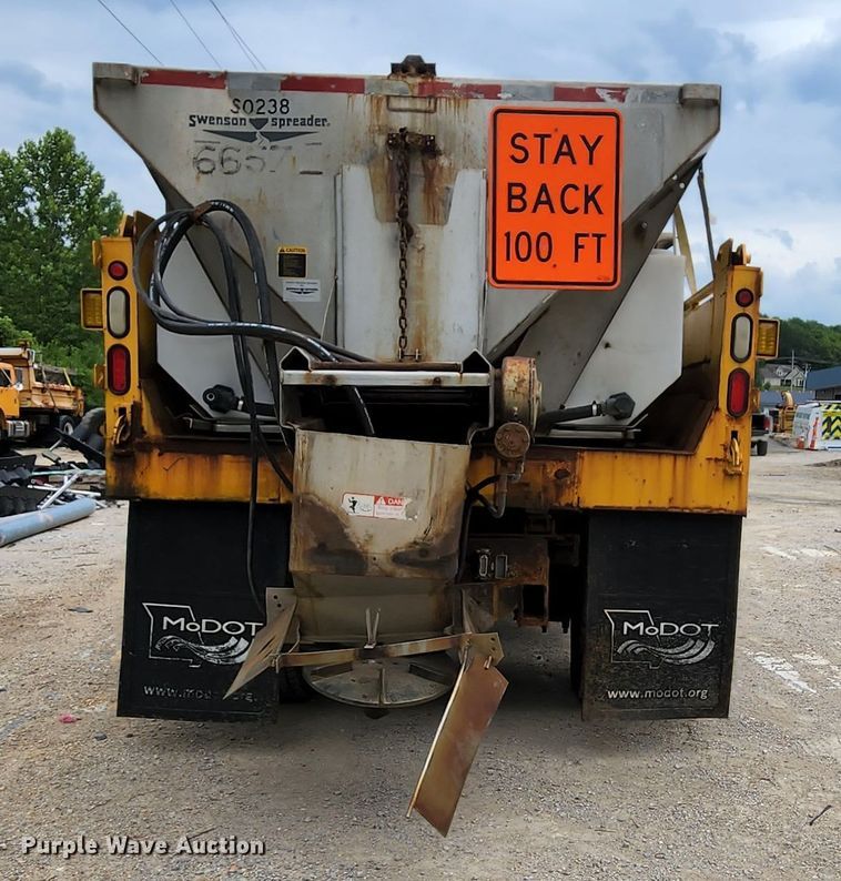 image for item JL9975 2002 International 4900  dump truck