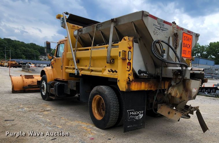 image for item JL9975 2002 International 4900  dump truck