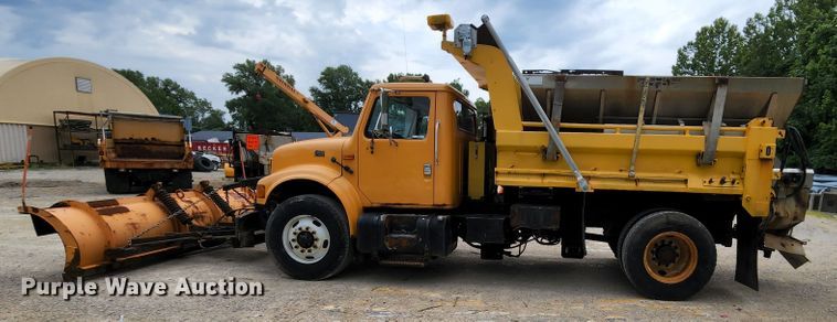 image for item JL9975 2002 International 4900  dump truck