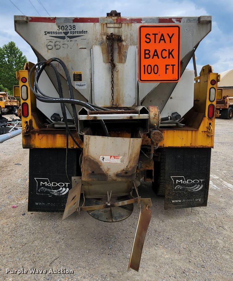 image for item JL9975 2002 International 4900  dump truck