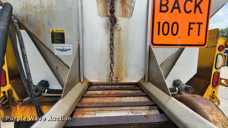 image for item JL9975 2002 International 4900  dump truck