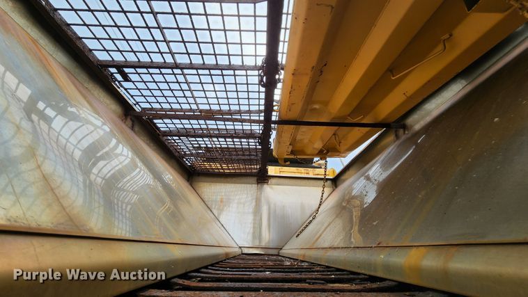 image for item JL9975 2002 International 4900  dump truck