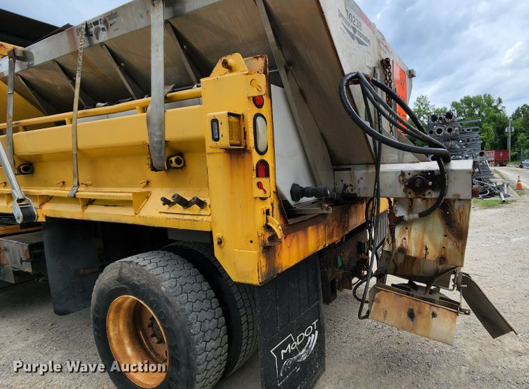 image for item JL9975 2002 International 4900  dump truck